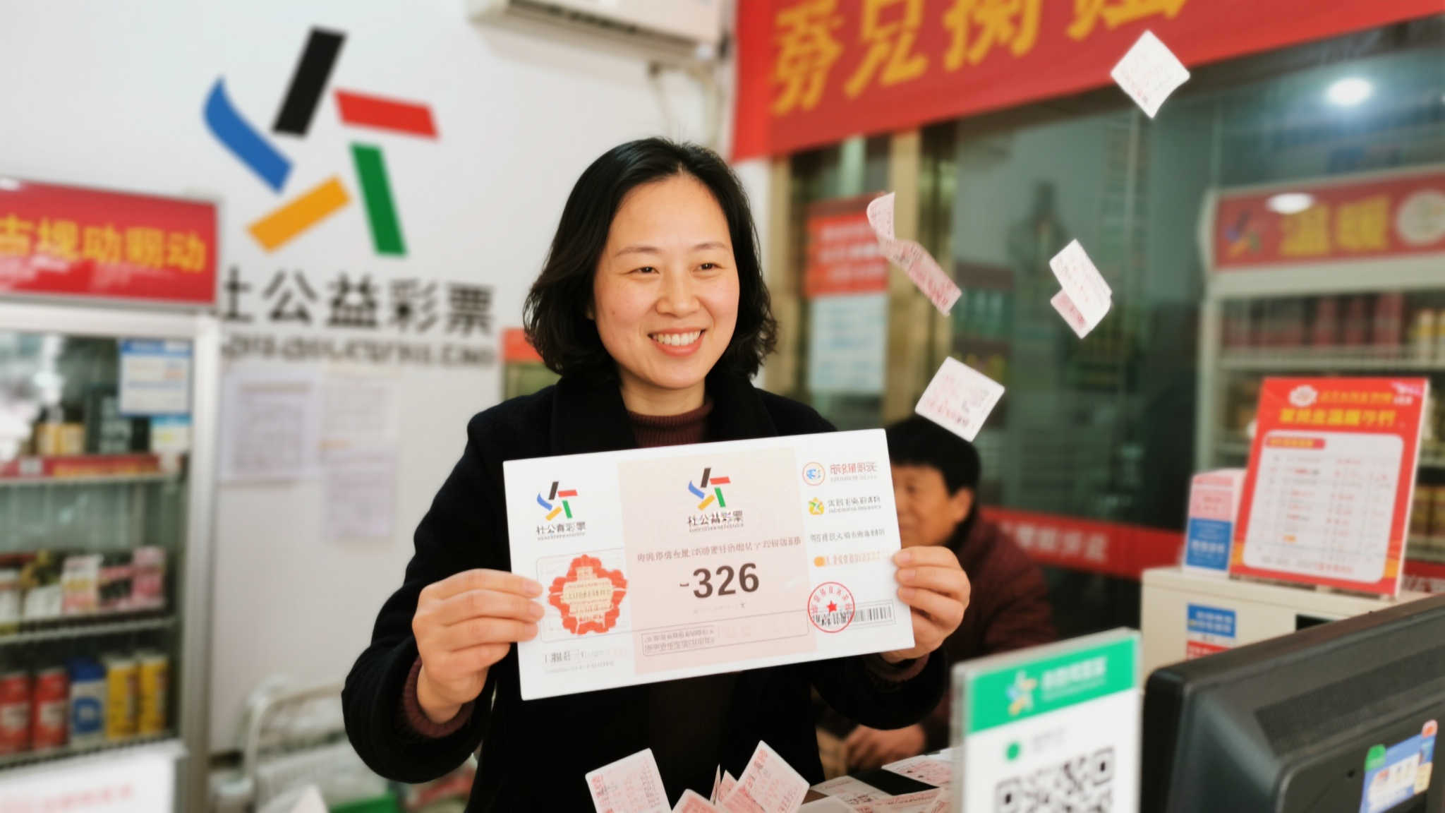 女子随手刮彩票喜中百万 仅为娱乐未料大奖降临